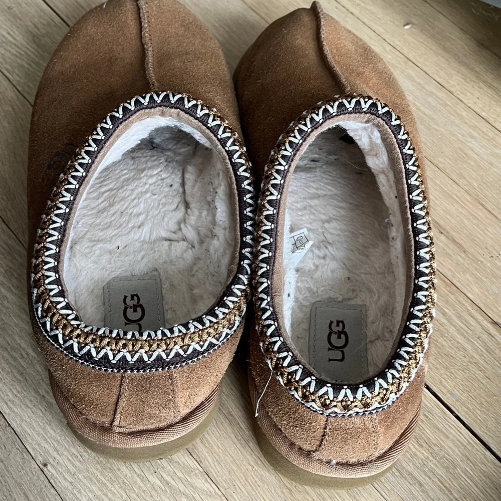 Flash Sale!❄️UGG Tan Suede Slip-Ons